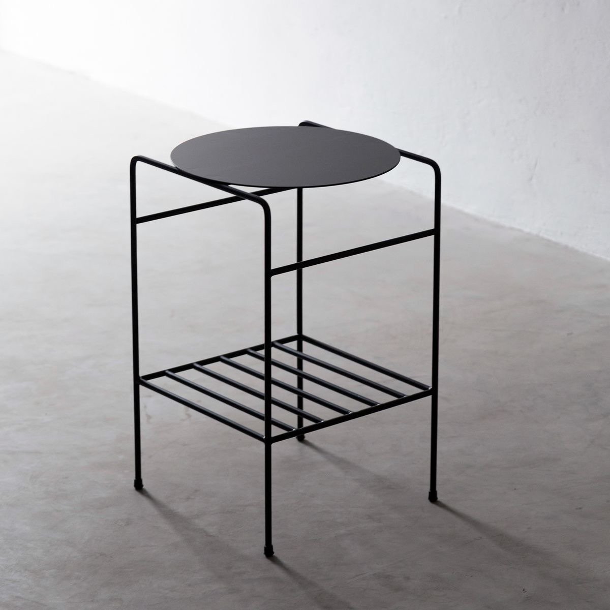 Table d’appoint en métal