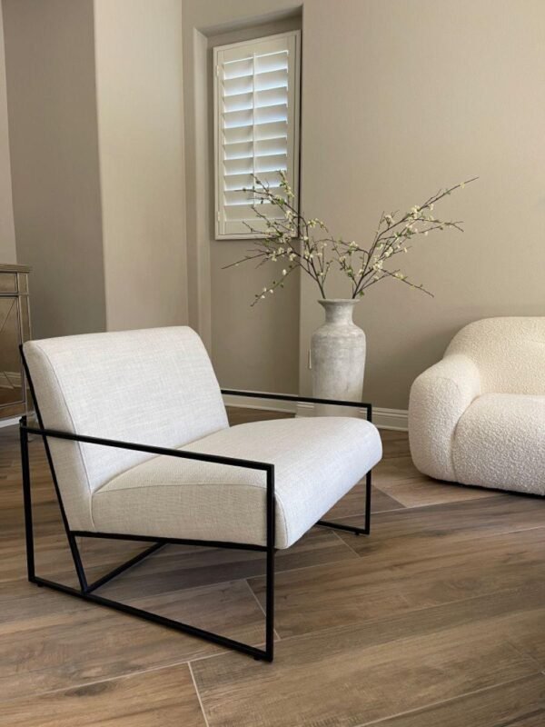 Fauteuil design en métal noir & assise simili-cuir – Image 2